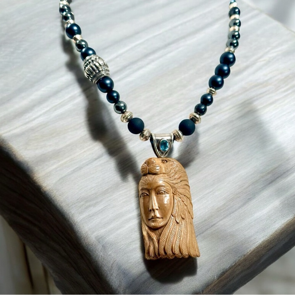 Fossil ivory Alaska intricately handcarved otter goddess Sterling necklace beads - Picture 4 of 15